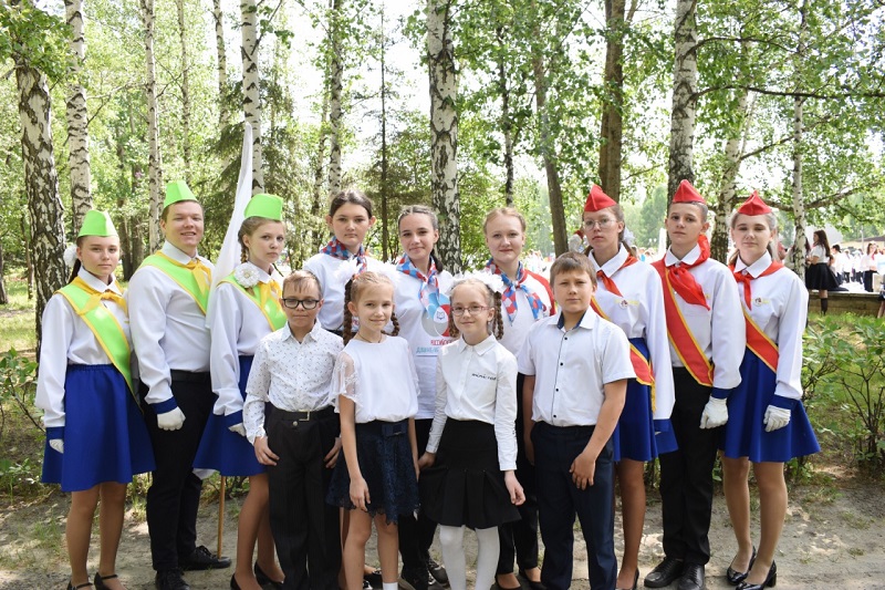 Обучающиеся школы 98 – участники слета детских и молодежных организаций города Барнаула.