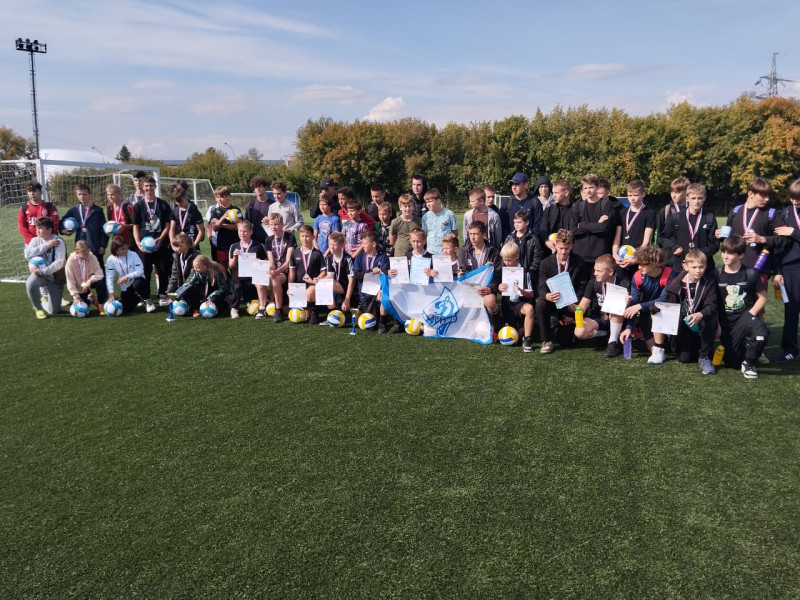 Юные футболисты школы 98-призеры городского турнира.