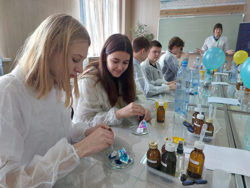Учащиеся «Точки Роста» МБОУ «СОШ № 98» на Фестивале науки.