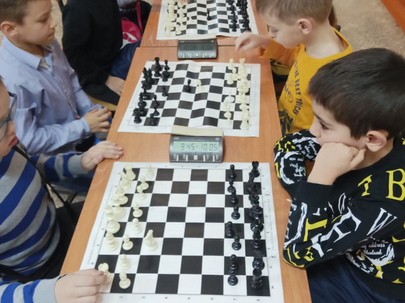 Юные шахматисты школы 98.
